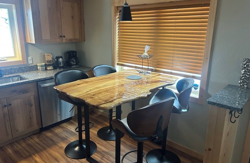 Intervale Casa | Forest Edge Homestead Charming 2 bdr. Bungalow in heart of MT Washington Valley