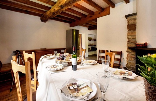 Commanster Casa | Estancia Forest-Edge, Burtonville
