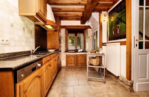 Commanster Casa | Estancia Forest-Edge, Burtonville