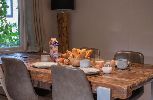 Bosgebied Hoenderloo Chalet De Esquí | Forest Finest, luxe chalet met HOT TUB mooie overkapping en prachtige tuin met veel privacy
