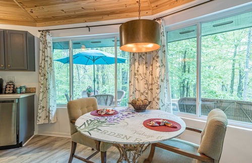 Dahlonega Cabaña | 🌳Forest 🔥Fireplace🆒Vibe📺ROKU🍷Wineries🔥Fire Pit 🛏️Queen 🍔Grill 🌎Nature
