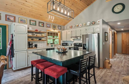 Leavenworth Cabina | Hot Tub | Secluded | EV Charger