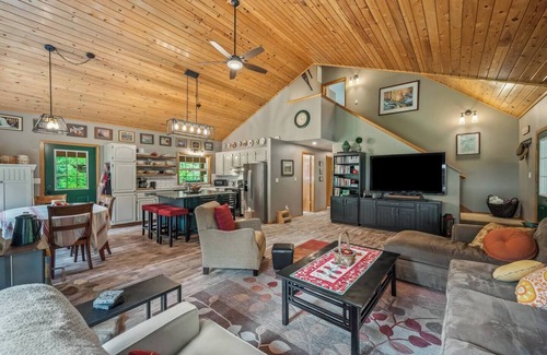 Leavenworth Cabina | Hot Tub | Secluded | EV Charger