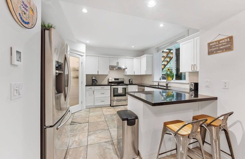 Metro Vancouver Regional District Casa | Forest Getaway 2 Bedroom Suite with Hot & Cold Tub