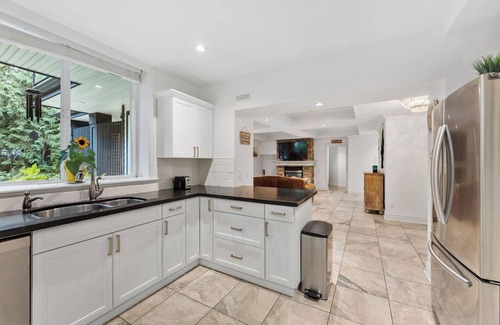 Metro Vancouver Regional District Casa | Forest Getaway 2 Bedroom Suite with Hot & Cold Tub