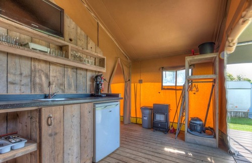 Borger Casa | Hermosa tienda de safari con cocina