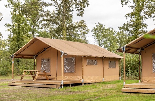Borger Casa | Hermosa tienda de safari con cocina