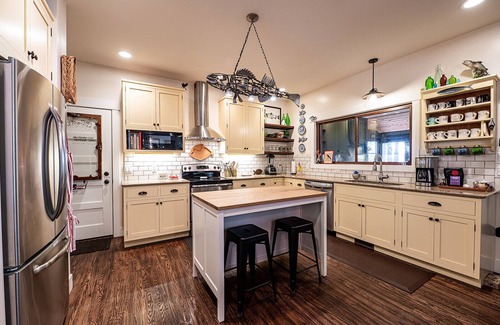Williamsburg Cabaña | Forest Haven - A Spectacular Cottage Home on Antrim's Chain of Lakes