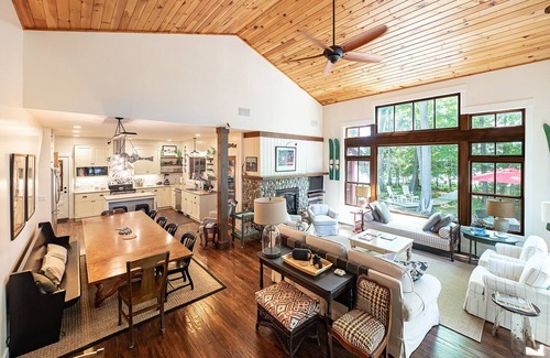 Williamsburg Cabaña | Forest Haven - A Spectacular Cottage Home on Antrim's Chain of Lakes