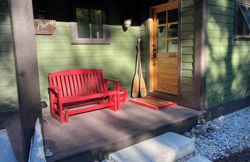 Williamsburg Cabaña | Forest Haven - A Spectacular Cottage Home on Antrim's Chain of Lakes