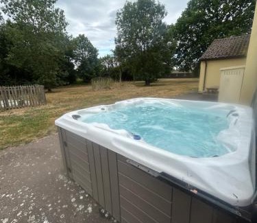 Thetford Casa | Forest holiday home with option to bring your horse & Hot Tub