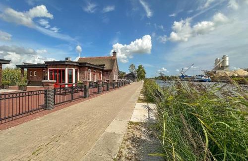 Jistrum Casa | Forest House in Friesland with Sauna