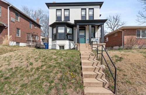 Clayton-Tamm Casa | Forest Park Retreat by StayLage