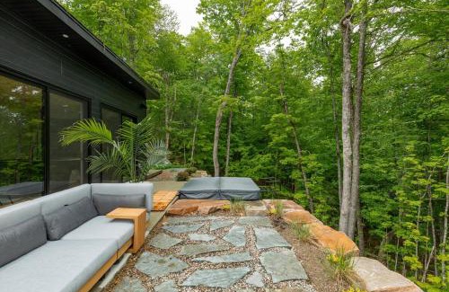 La Conception Casa | Forest Refuge - Fire - HotTub - Tremblant 15 min