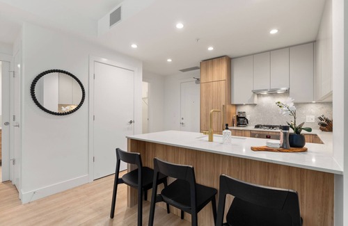 Lynn Valley Apartamento | Forest Retreat - Fully Furnished 1 bedroom in Lynn Valley
