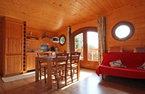 Radon Cabaña | Chalet acogedor en el bosque con terraza, actividades al aire libre y acceso a granja pedagógica