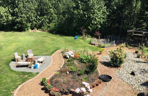 Regional District of Nanaimo Casa | ¡Retiro de bosque en tu hogar lejos de casa!