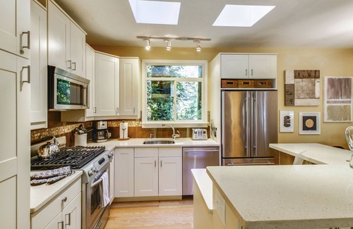 Cazadero Cabina | Modern Zen ~ Private, Redwoods, Hot Tub, Serene! Se admiten perros, pacífico!