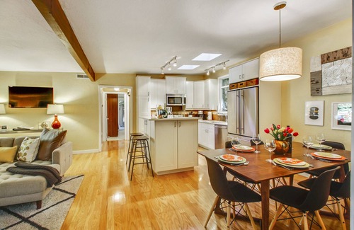 Cazadero Cabina | Modern Zen ~ Private, Redwoods, Hot Tub, Serene! Se admiten perros, pacífico!