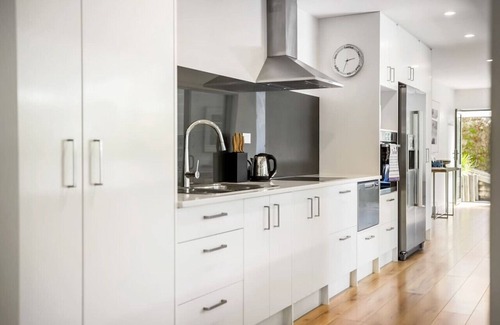 Greenhithe Apartamento | Forest View Apartment with Parking and Garden