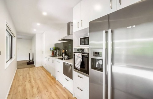 Greenhithe Apartamento | Forest View Apartment with Parking and Garden