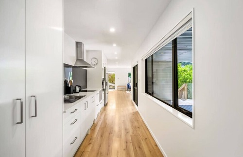 Greenhithe Apartamento | Forest View Apartment with Parking and Garden