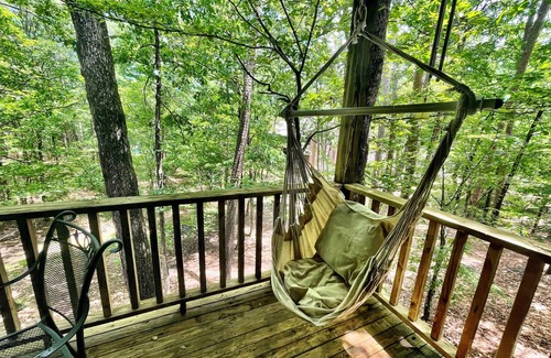 Mount Ida Condominio | Forest view 2 bed/bath condo on Lake Ouachita by RedAwning