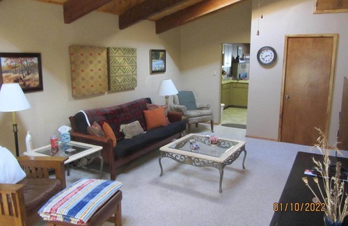 Ponderosa Pines Casa | Forest View - 4 bedroom, skiing, fishing, hiking, wildlife. STR permit #1061