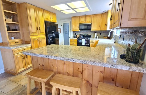 Glencoe Casa | Forest View Cabin: 4 Bedroom, Family/Pet-Friendly, w/Heat & AC, King bed, Hiking