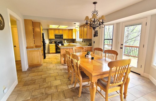 Glencoe Casa | Forest View Cabin: 4 Bedroom, Family/Pet-Friendly, w/Heat & AC, King bed, Hiking