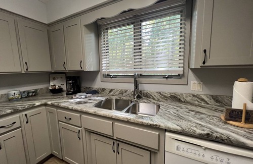 Mount Ida Condominio | Forest view, log-sided two bedroom, two bath condo on Lake Ouachita. by RedAwning