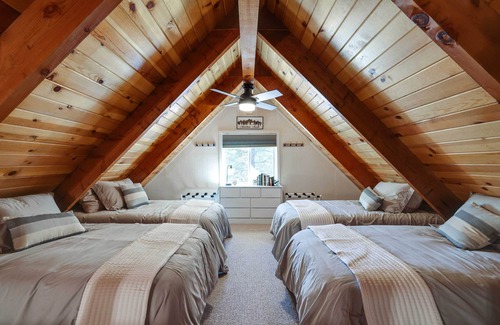 Cold Springs Cabina | Forested Cold Springs Cabin w/ Wood-Burning Stove!