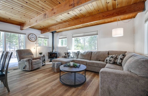 Cold Springs Cabina | Forested Cold Springs Cabin w/ Wood-Burning Stove!