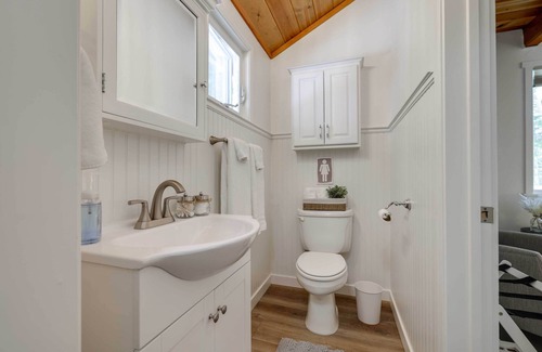 Cold Springs Cabina | Forested Cold Springs Cabin w/ Wood-Burning Stove!