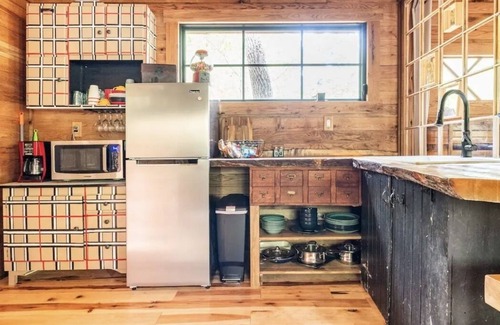 Adairsville Cabina | FoResTree House- Peaceful Luxury Treehouse Hot tub
