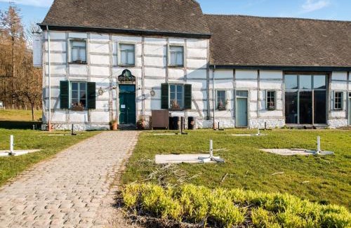 Awenne Casa | Forestside Escape for 15 Guests, cleaning included