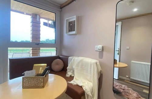 Loughinisland Cabina | Forestview Cabin No 1 - cosy cabin stay