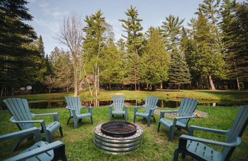 Mayfield Casa | Forks Riverfront Lodge - Traverse City Sleeps 18