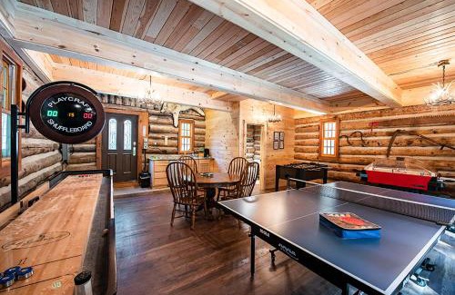 Mayfield Casa | Forks Riverfront Lodge - Traverse City Sleeps 18