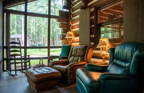 Mayfield Casa | Forks Riverfront Lodge - Traverse City Sleeps 18