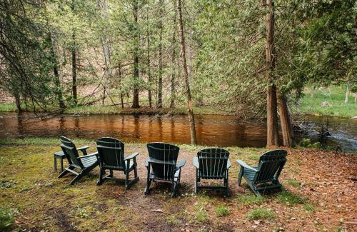 Mayfield Casa | Forks Riverfront Lodge - Traverse City Sleeps 18