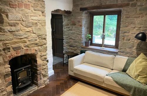Ffynnongroyw Casa | Former Corn Mill Cottage on the North Wales coast
