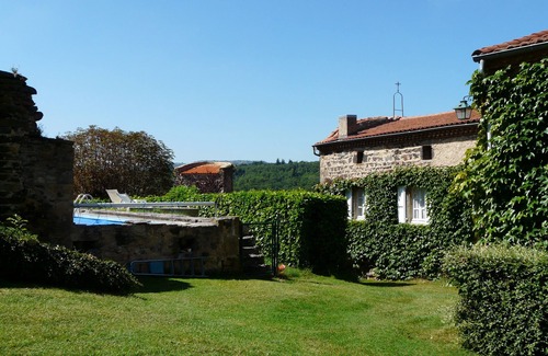 Chalus Casa | Former priory with garden, located above the village