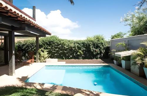 Portal da Ferradura Casa | Formidável Casa com Piscina em Cond.