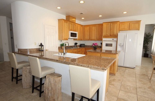 Spring Valley Casa | FORMULA 1, GUARD GATED ESTATE HOUSE Summerlin area 5-Bdrm/Private Baths, Pool,