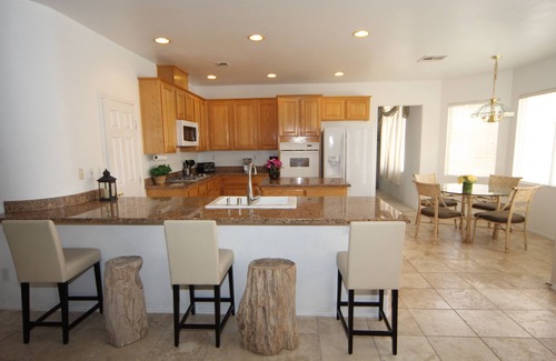 Spring Valley Casa | FORMULA 1, GUARD GATED ESTATE HOUSE Summerlin area 5-Bdrm/Private Baths, Pool,