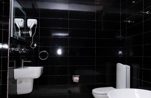 Oshodi-Isolo Hotel | Formula 2 Hotel and Suites