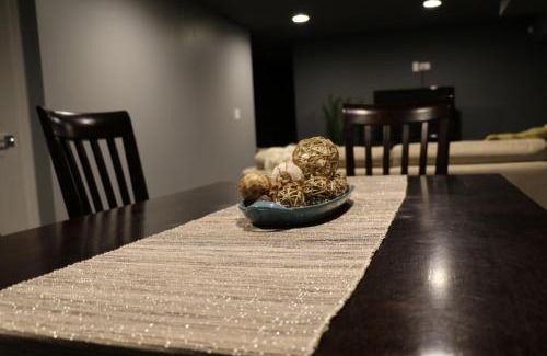 Grand Boulevard Apartamento | Forrestville Ave Large Suite