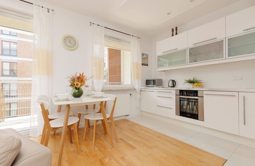 Bemowo Apartamento | Fort Bema Apartment by Renters