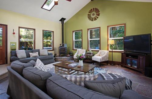 Fort Bragg Casa | Fort Bragg Farmhouse
